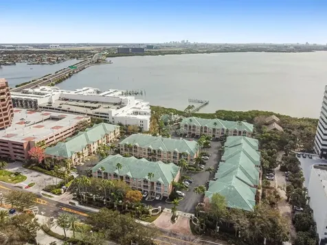 4304 Bay Club Circle Tampa FL 33607