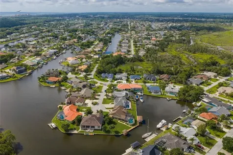 7 Chinook Court Palm Coast FL 32137