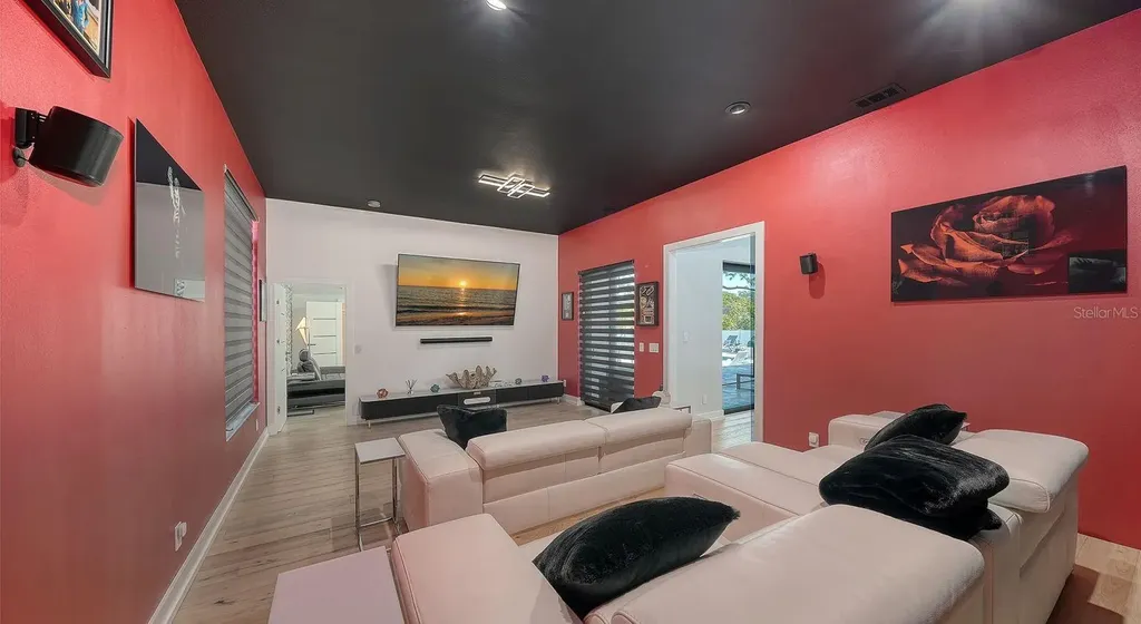 1899 Vamo Way Sarasota FL 34231