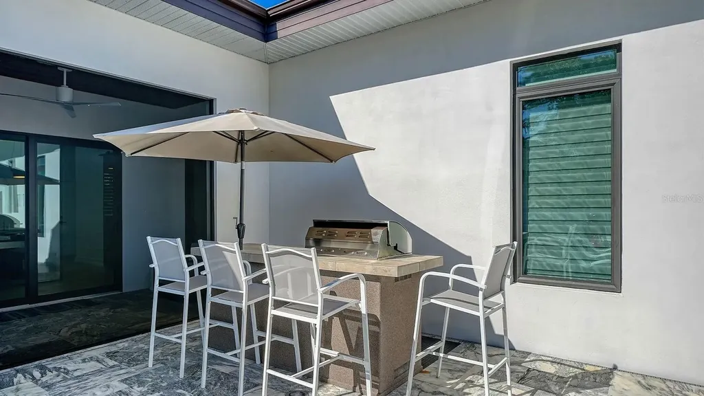 1899 Vamo Way Sarasota FL 34231