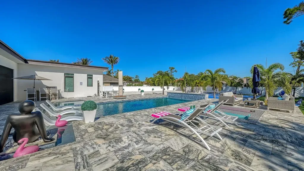 1899 Vamo Way Sarasota FL 34231