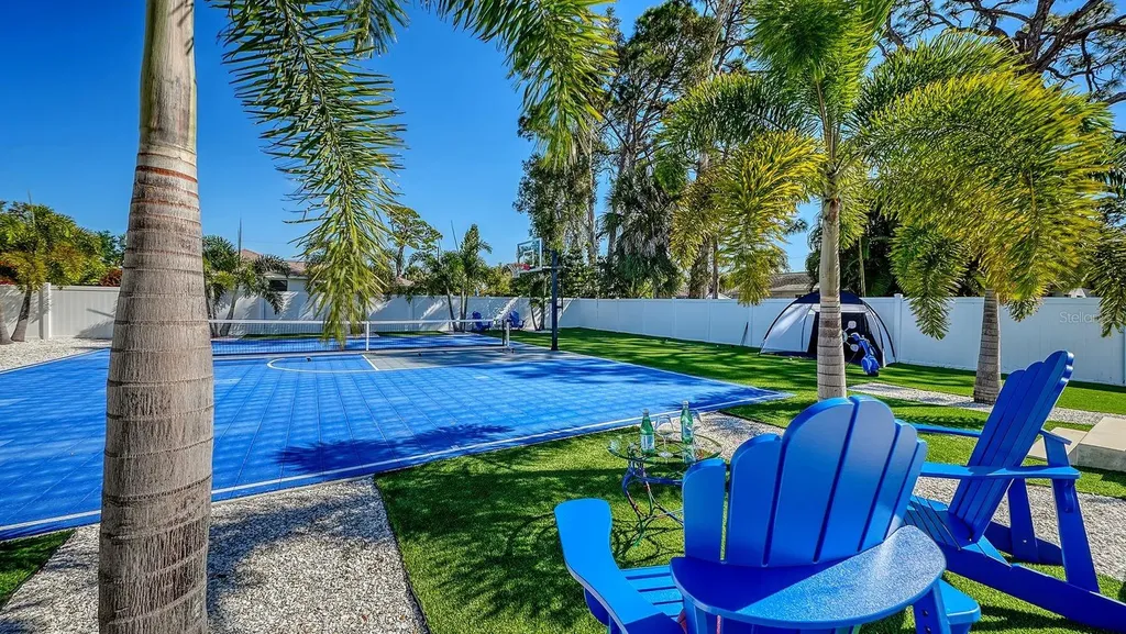 1899 Vamo Way Sarasota FL 34231