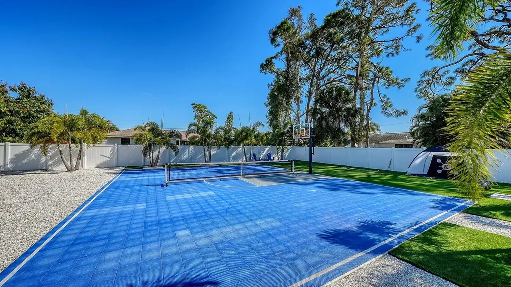 1899 Vamo Way Sarasota FL 34231