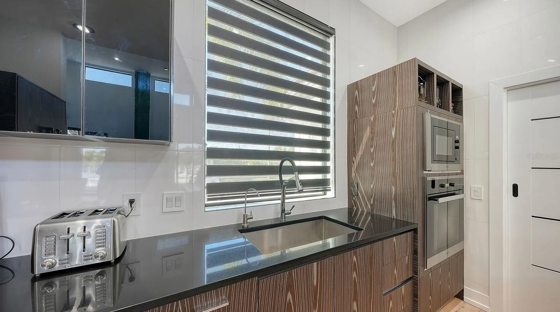 1899 Vamo Way Sarasota FL 34231