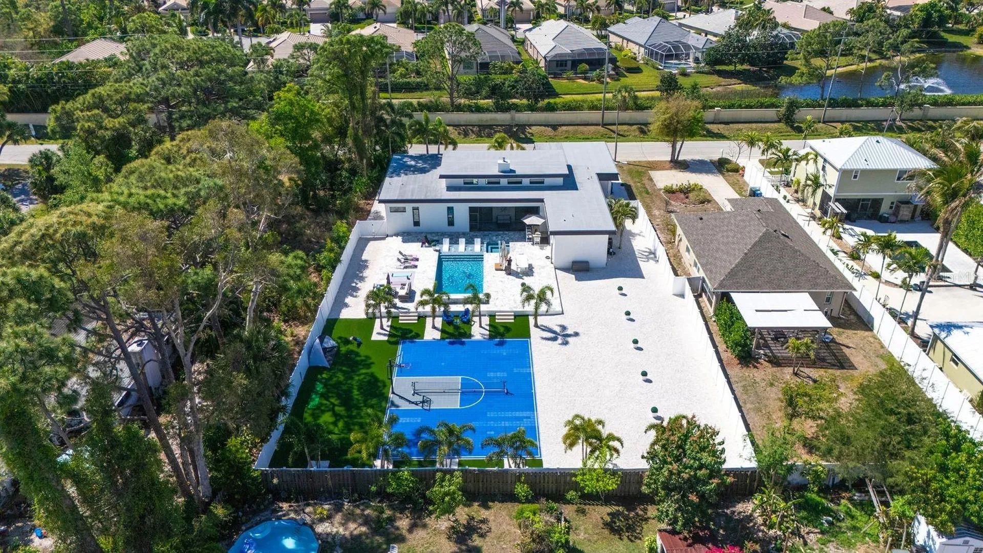 1899 Vamo Way Sarasota FL 34231