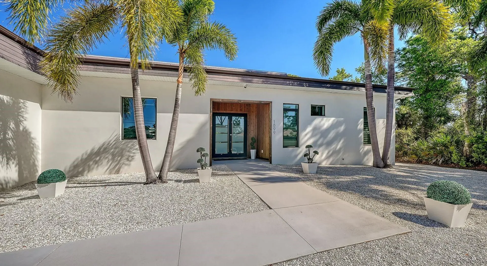 1899 Vamo Way Sarasota FL 34231