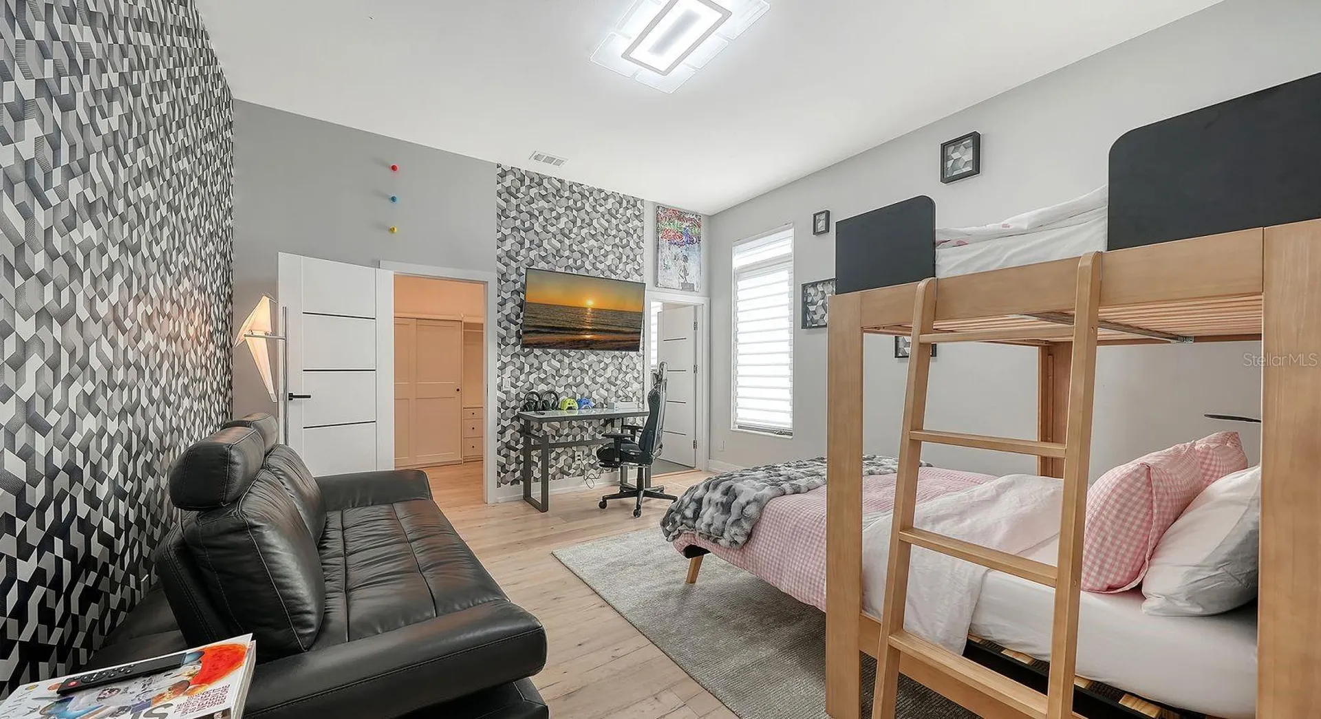 1899 Vamo Way Sarasota FL 34231