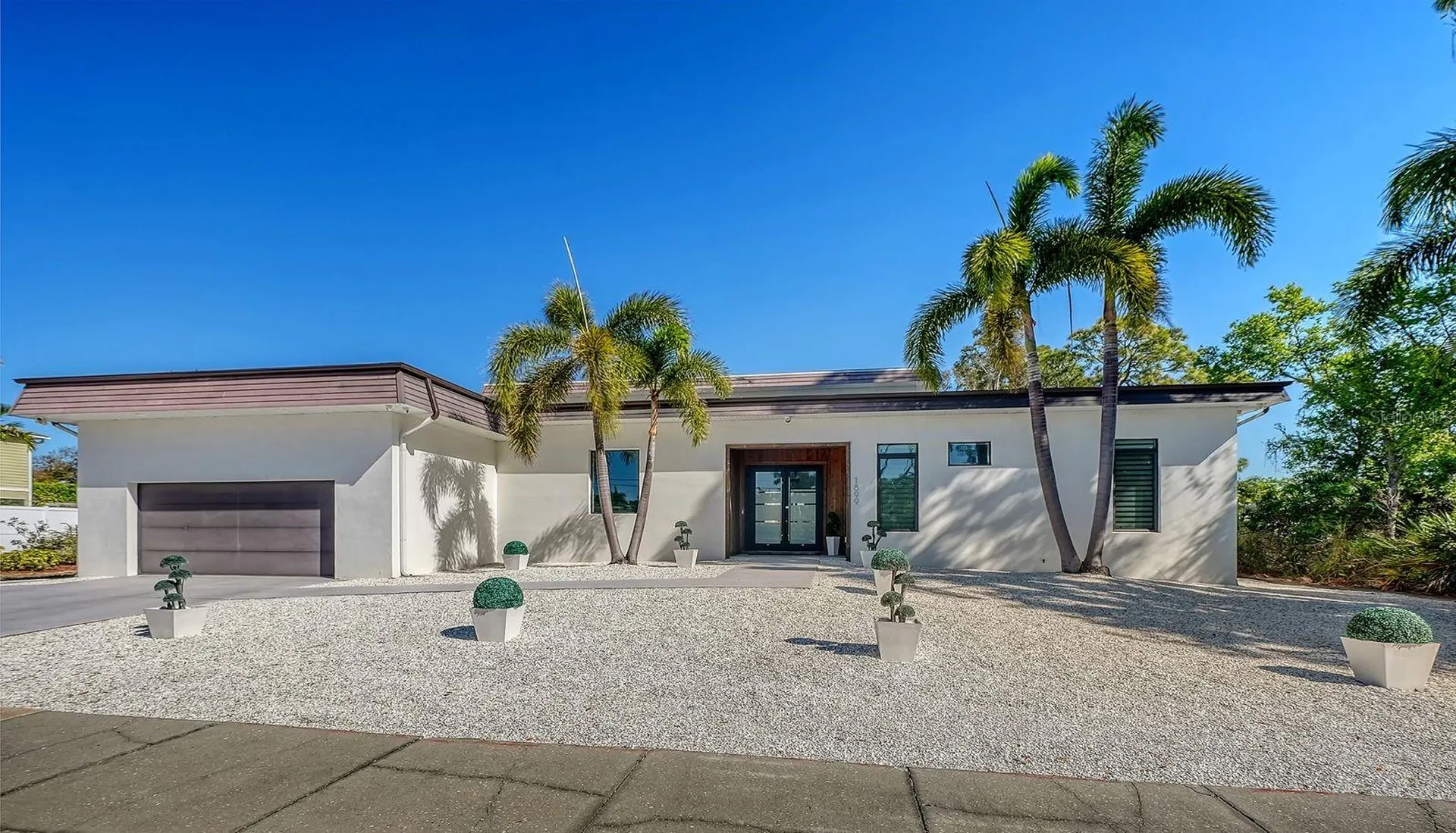 1899 Vamo Way Sarasota FL 34231
