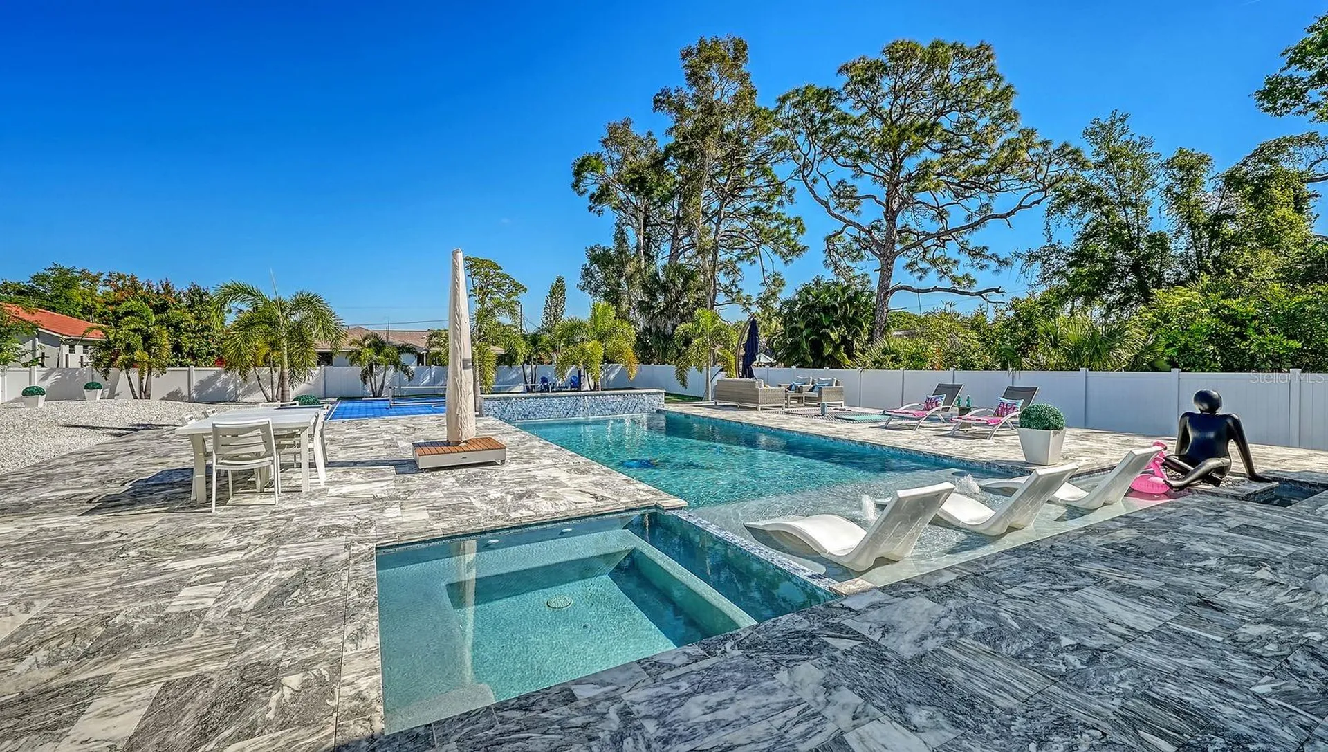 1899 Vamo Way Sarasota FL 34231