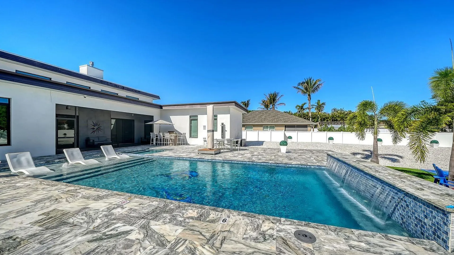1899 Vamo Way Sarasota FL 34231