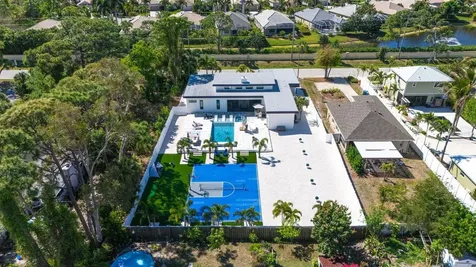 1899 Vamo Way Sarasota FL 34231