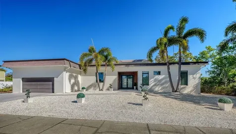 1899 Vamo Way Sarasota FL 34231