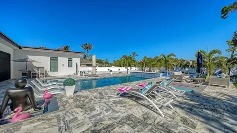 1899 Vamo Way Sarasota FL 34231