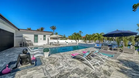 1899 Vamo Way Sarasota FL 34231