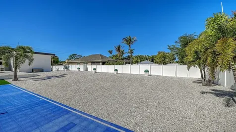1899 Vamo Way Sarasota FL 34231