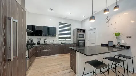 1899 Vamo Way Sarasota FL 34231