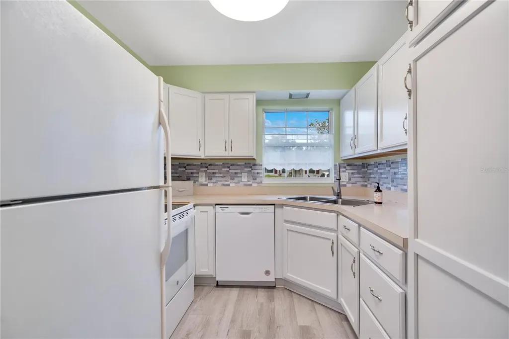 239 N Hill Avenue Deland FL 32724