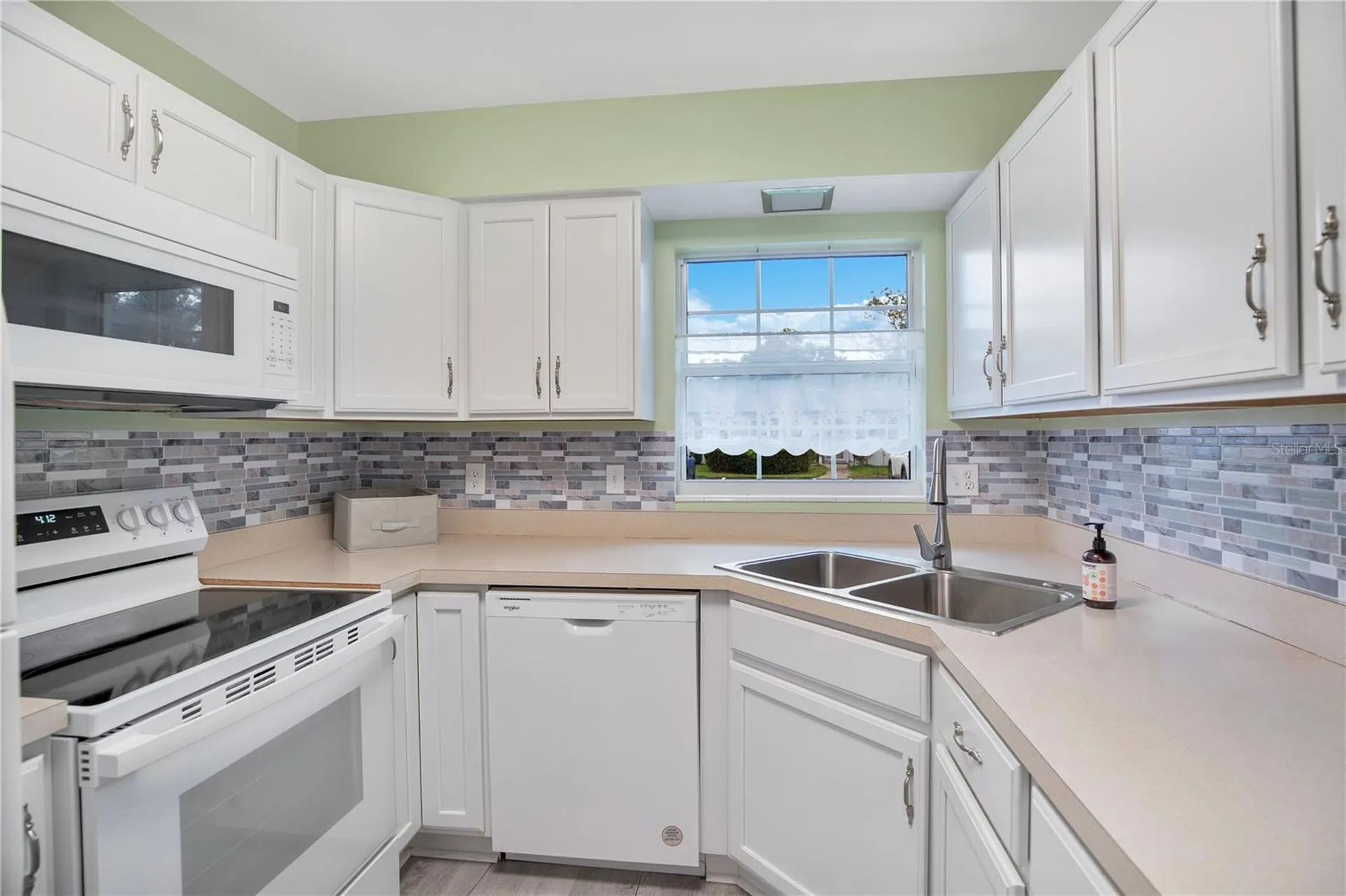 239 N Hill Avenue Deland FL 32724