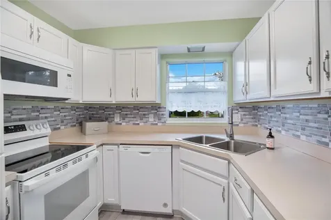 239 N Hill Avenue Deland FL 32724