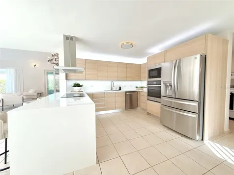 302 Camino De Los Cedros Dorado PR 00646