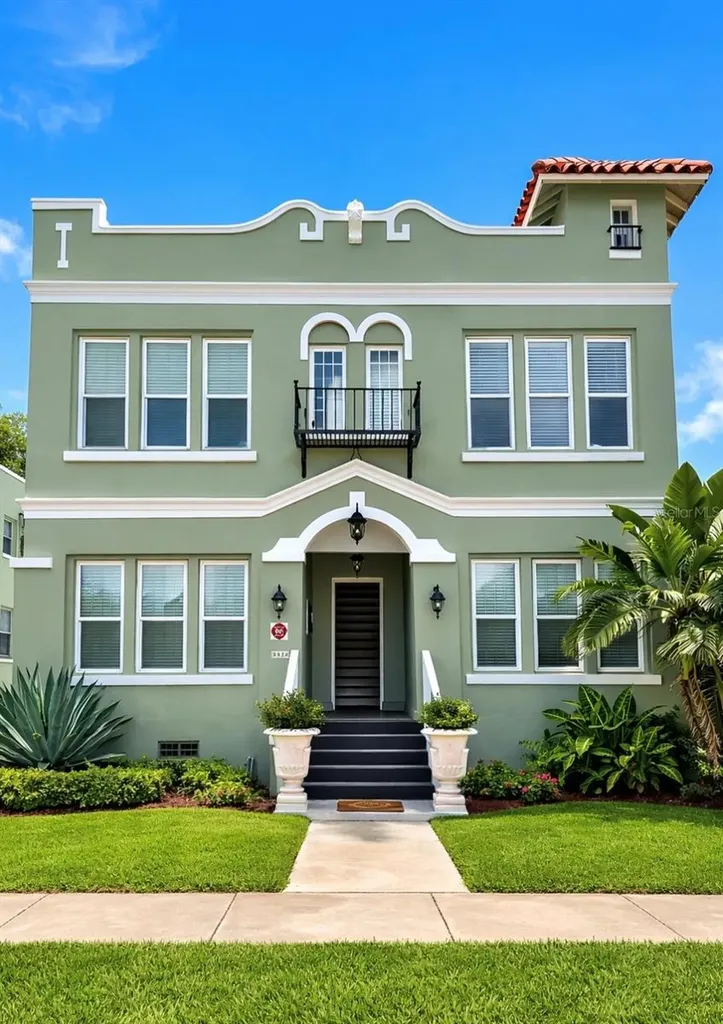 2014 Jackson Street N St Petersburg FL 33704