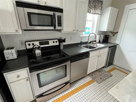 2014 Jackson Street N St Petersburg FL 33704