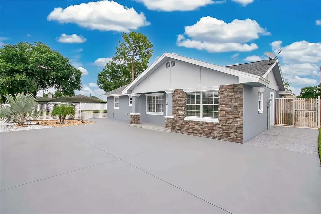 614 Sidney Circle Winter Haven FL 33880