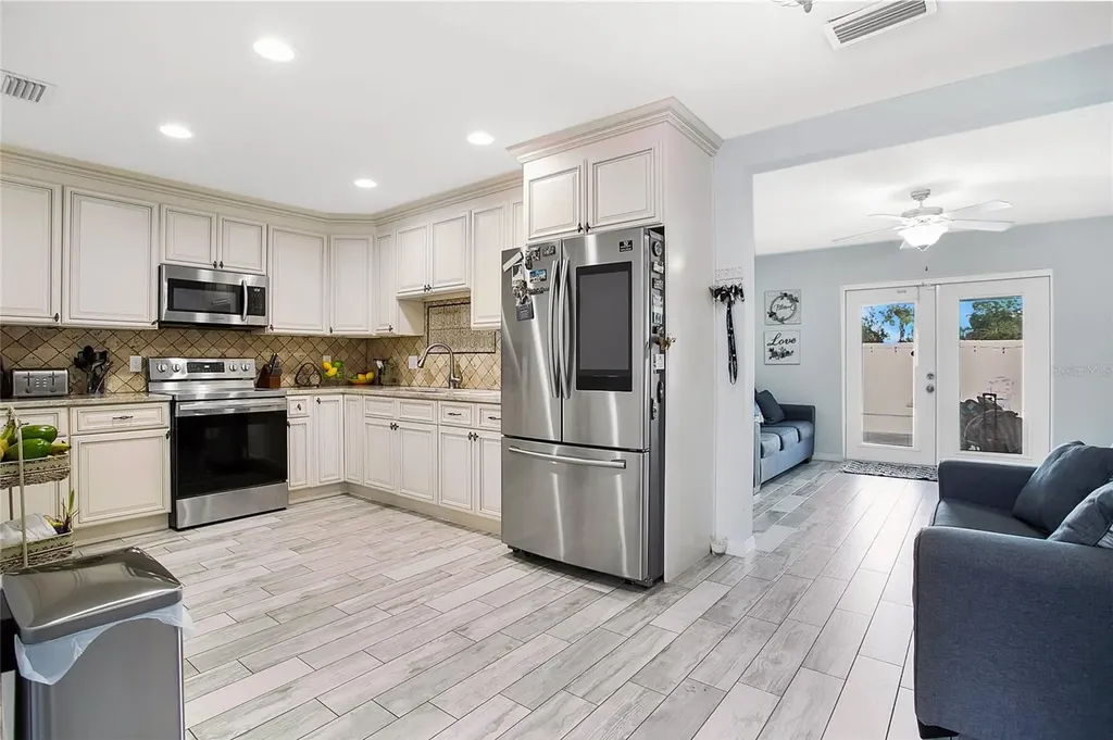 614 Sidney Circle Winter Haven FL 33880
