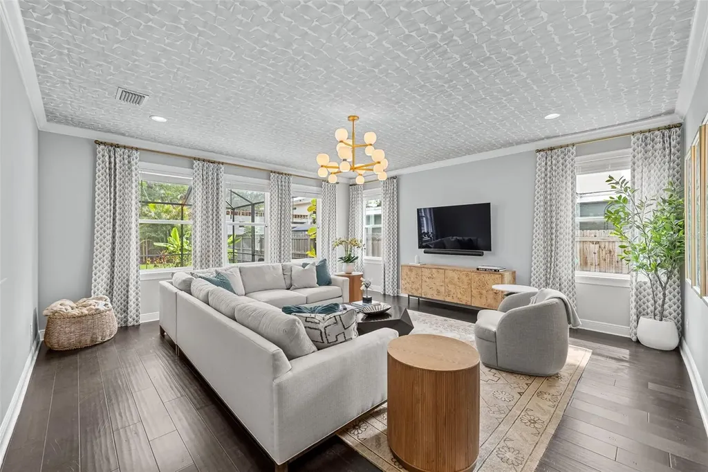 3300 W Wallcraft Avenue Tampa FL 33611