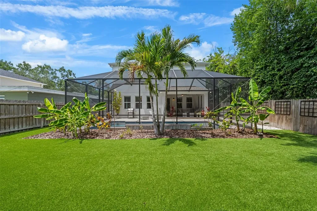 3300 W Wallcraft Avenue Tampa FL 33611