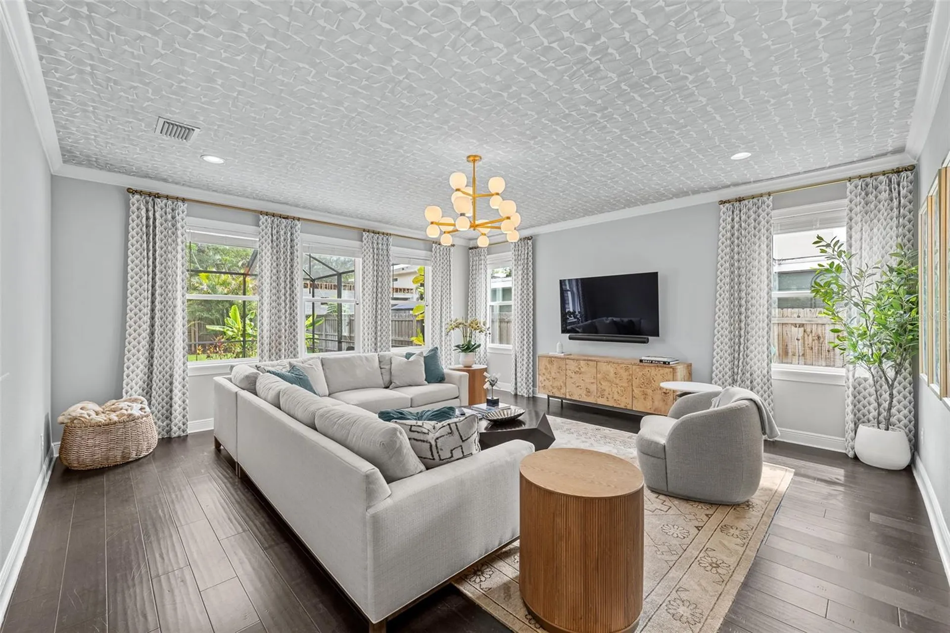 3300 W Wallcraft Avenue Tampa FL 33611