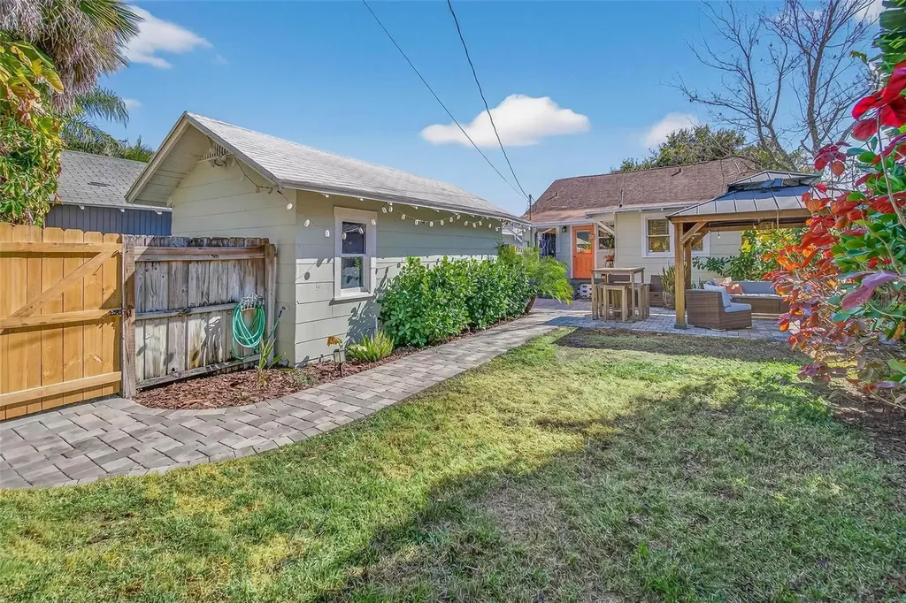 227 11th Avenue NE St Petersburg FL 33701