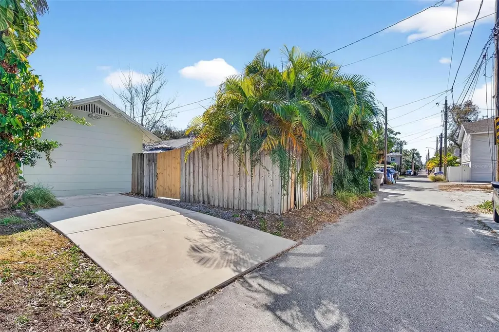 227 11th Avenue NE St Petersburg FL 33701