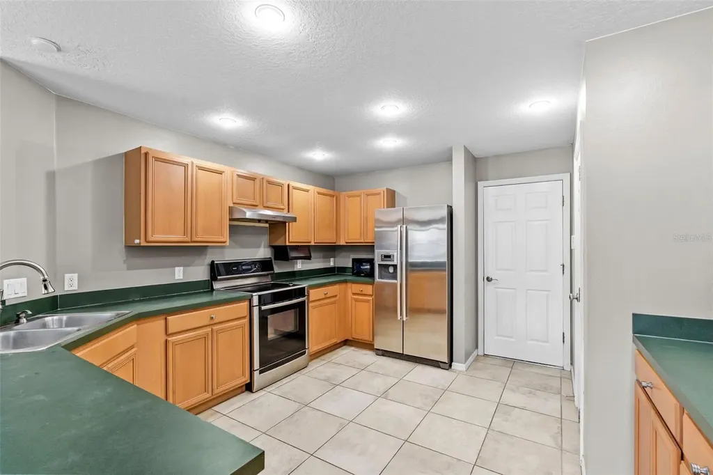 11913 Mango Groves Boulevard Seffner FL 33584
