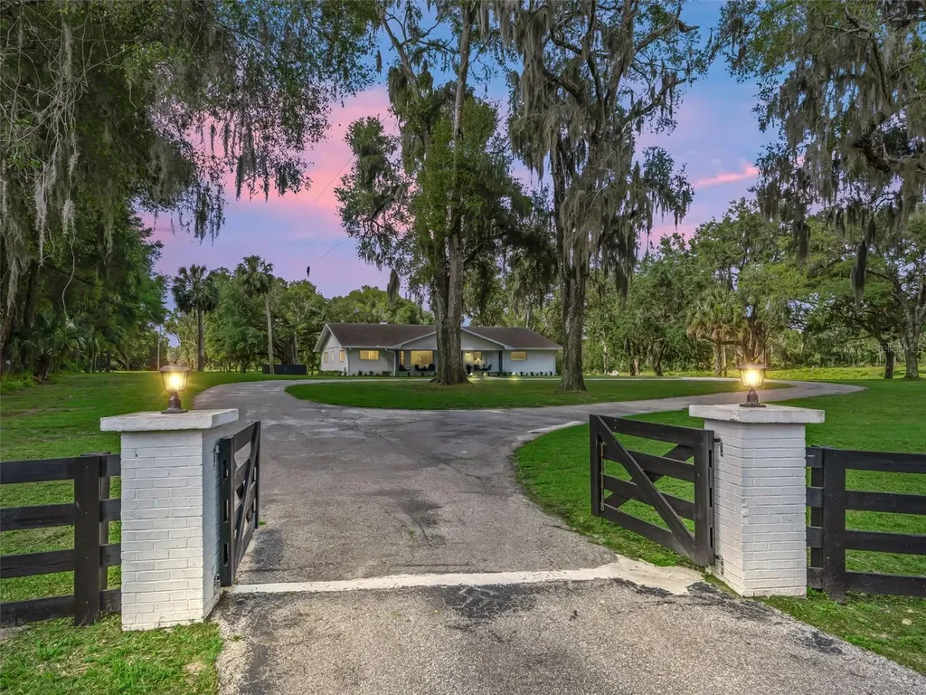 10660 E Bushnell Road Floral City FL 34436