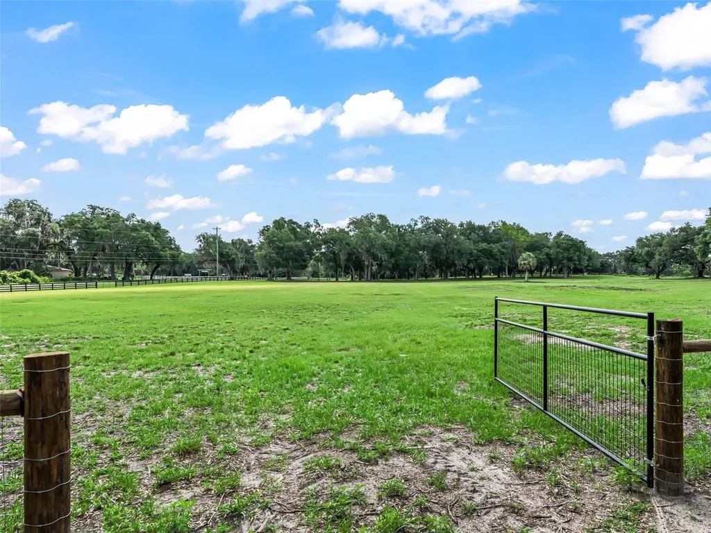 10660 E Bushnell Road Floral City FL 34436