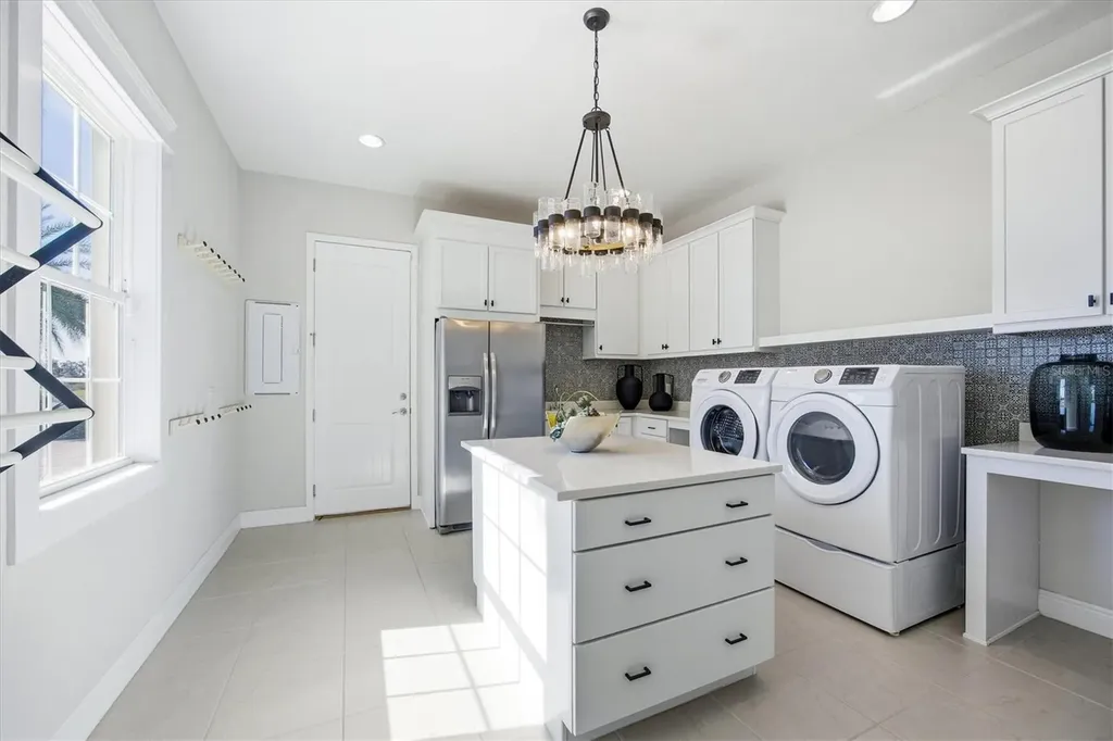 3467 Compound Court Sarasota FL 34240