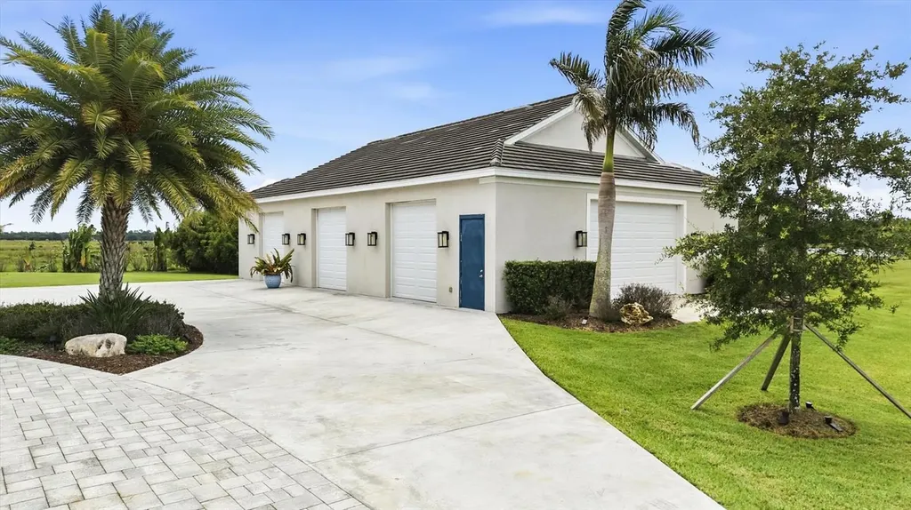 3467 Compound Court Sarasota FL 34240