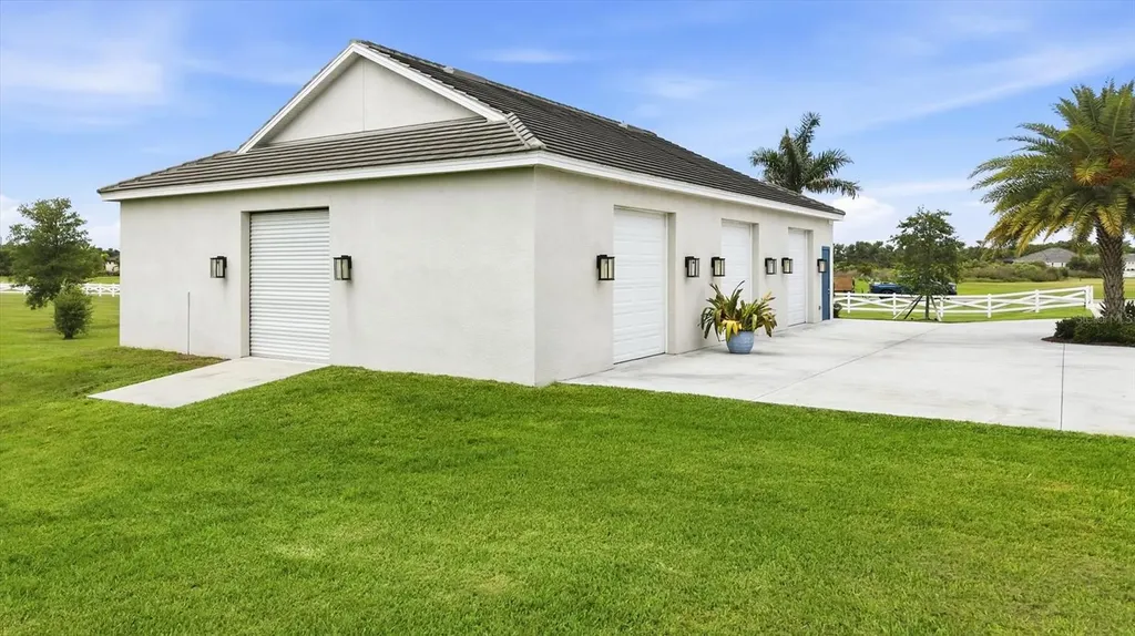 3467 Compound Court Sarasota FL 34240