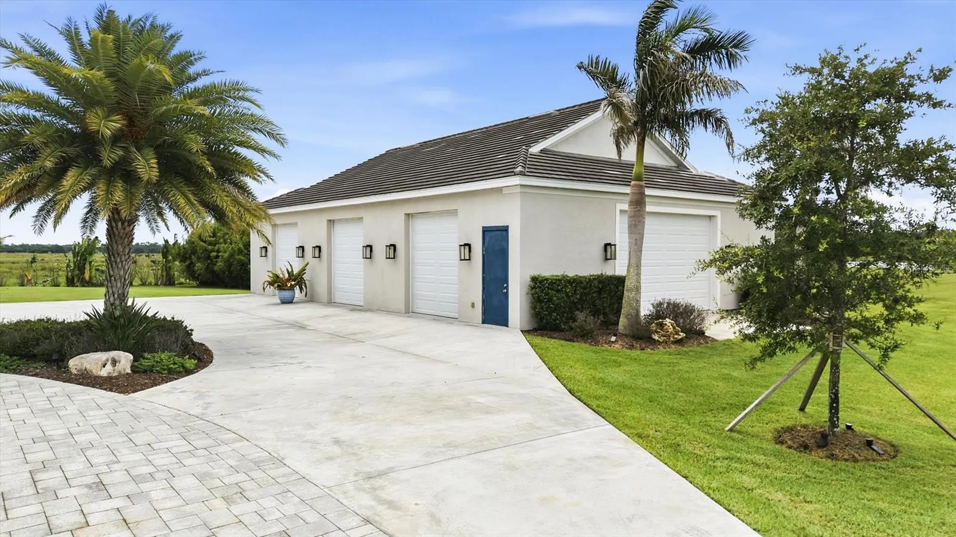 3467 Compound Court Sarasota FL 34240