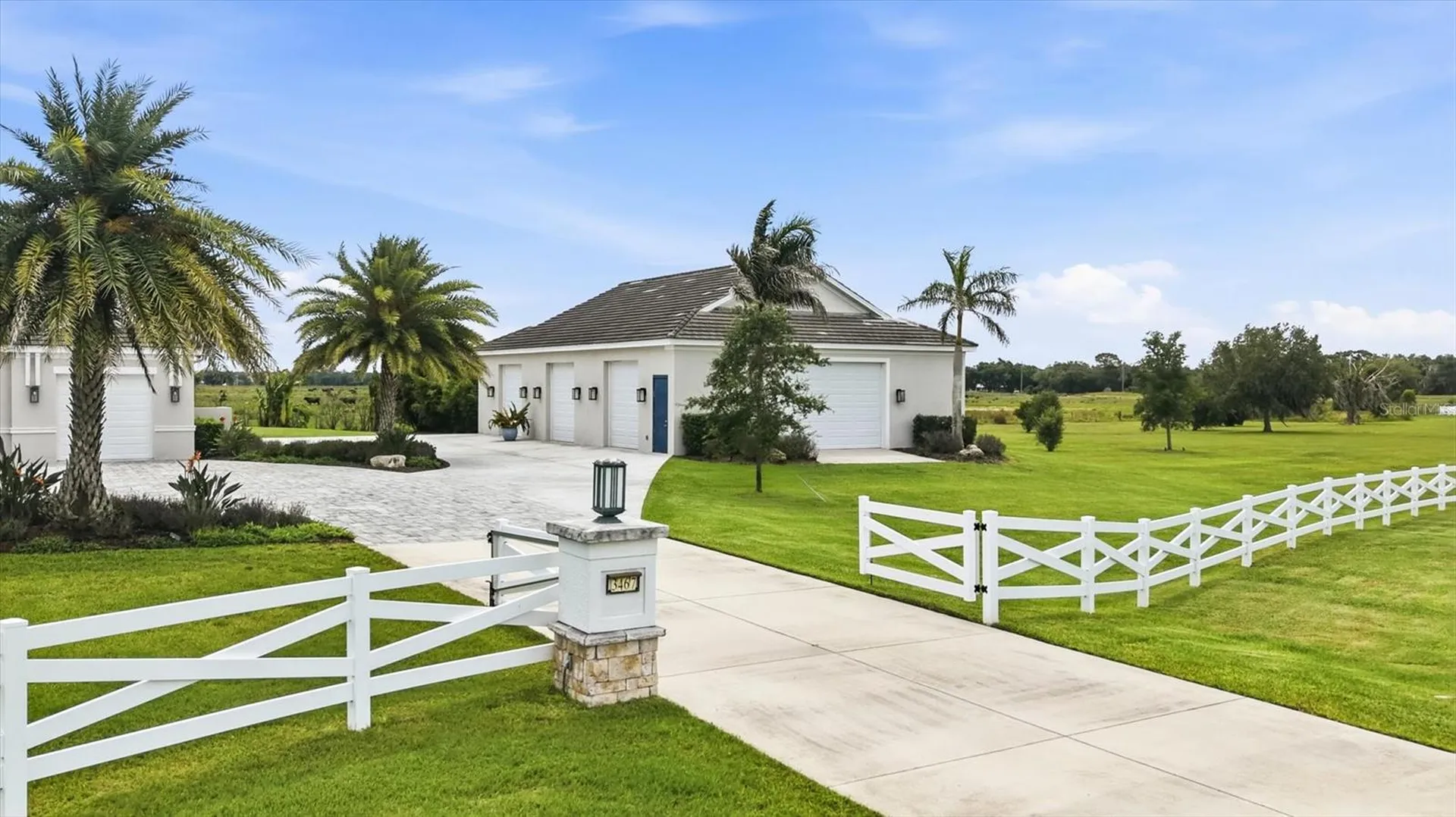 3467 Compound Court Sarasota FL 34240