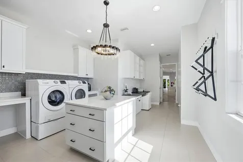3467 Compound Court Sarasota FL 34240