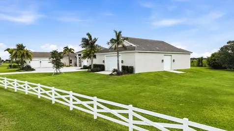 3467 Compound Court Sarasota FL 34240