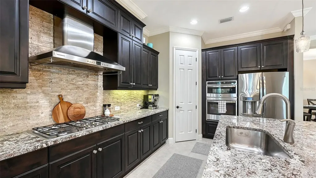 8215 Larkspur Circle Sarasota FL 34241