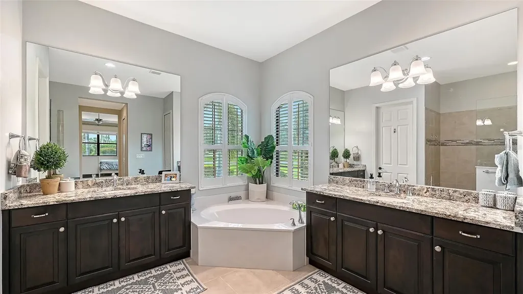 8215 Larkspur Circle Sarasota FL 34241