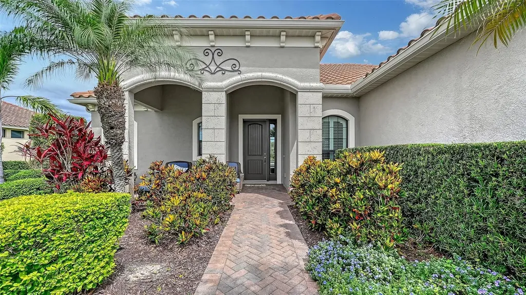 8215 Larkspur Circle Sarasota FL 34241