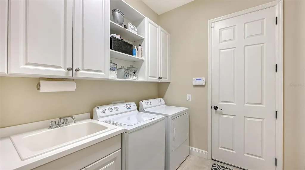 8215 Larkspur Circle Sarasota FL 34241