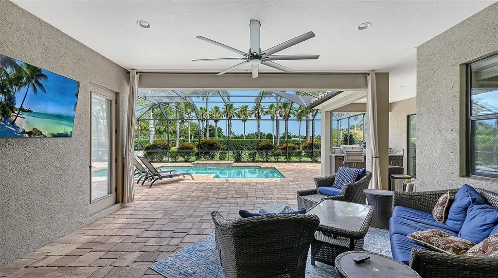 8215 Larkspur Circle Sarasota FL 34241
