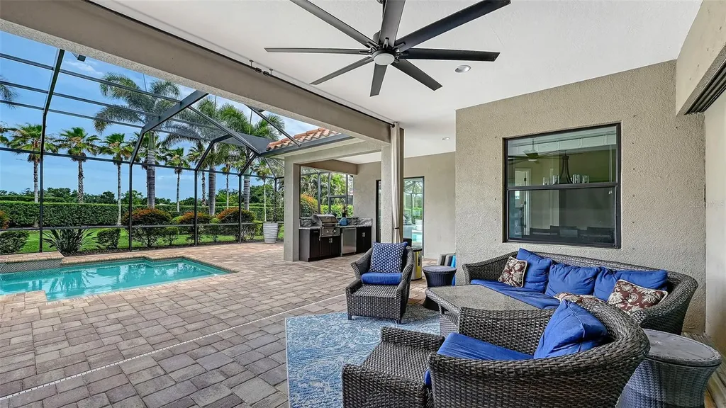 8215 Larkspur Circle Sarasota FL 34241