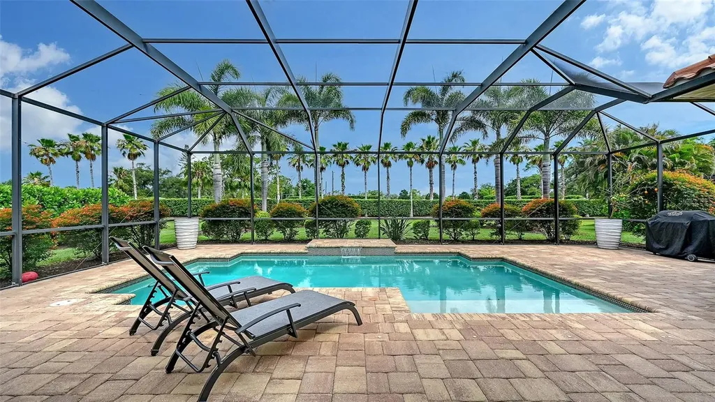 8215 Larkspur Circle Sarasota FL 34241